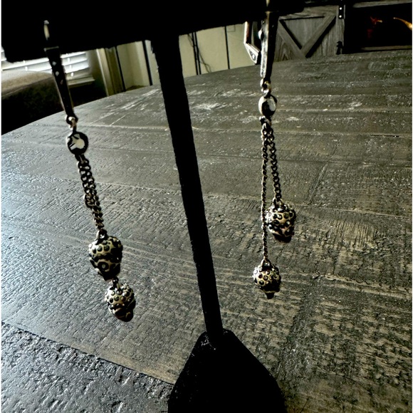 Bohemian style dangle drop sculls earrings in aged tone metal with rhinestones - Picture 4 of 7
